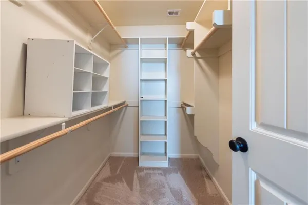 $429,900 | 194 North Camelot Drive, Liberty, MO 64068