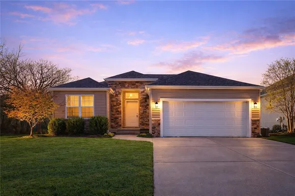 $429,900 | 194 North Camelot Drive, Liberty, MO 64068