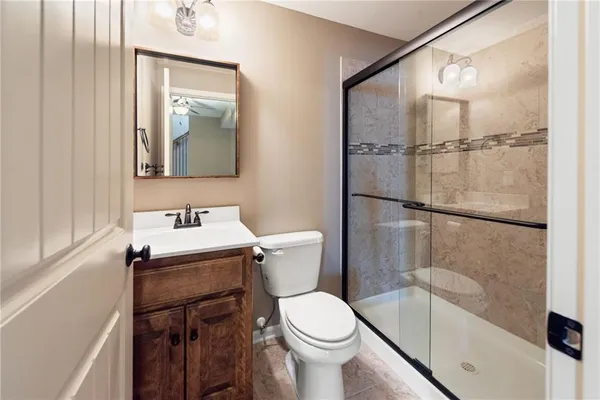 $429,900 | 194 North Camelot Drive, Liberty, MO 64068