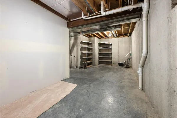 $429,900 | 194 North Camelot Drive, Liberty, MO 64068