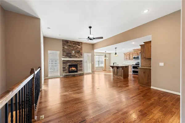 $429,900 | 194 North Camelot Drive, Liberty, MO 64068