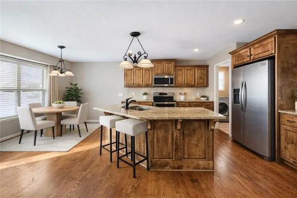 $429,900 | 194 North Camelot Drive, Liberty, MO 64068