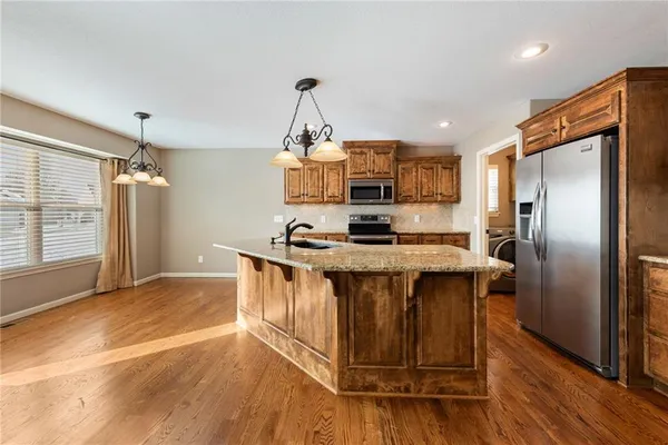 $429,900 | 194 North Camelot Drive, Liberty, MO 64068