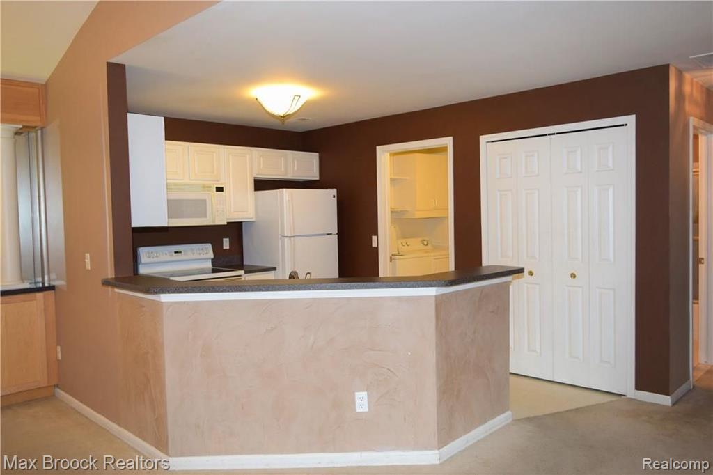 13442 Forest Ridge Boulevard, Unit 176 Sterling Heights, MI 48313 - Photo 9 of 26