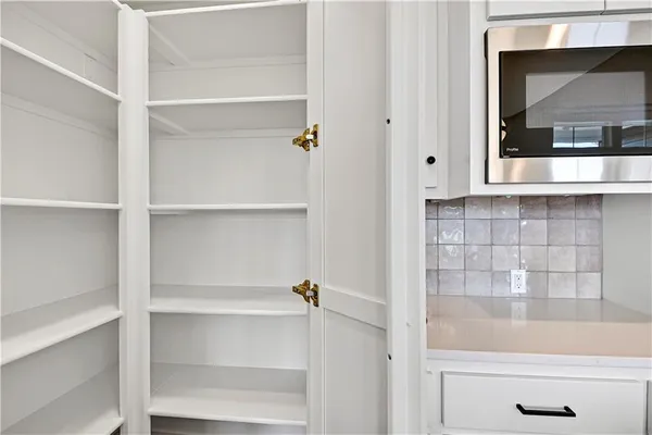 $599,330 | 13481 West 174th Place, Overland Park, KS 66221