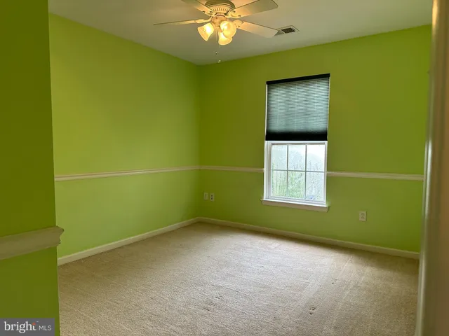 a view of empty room with window