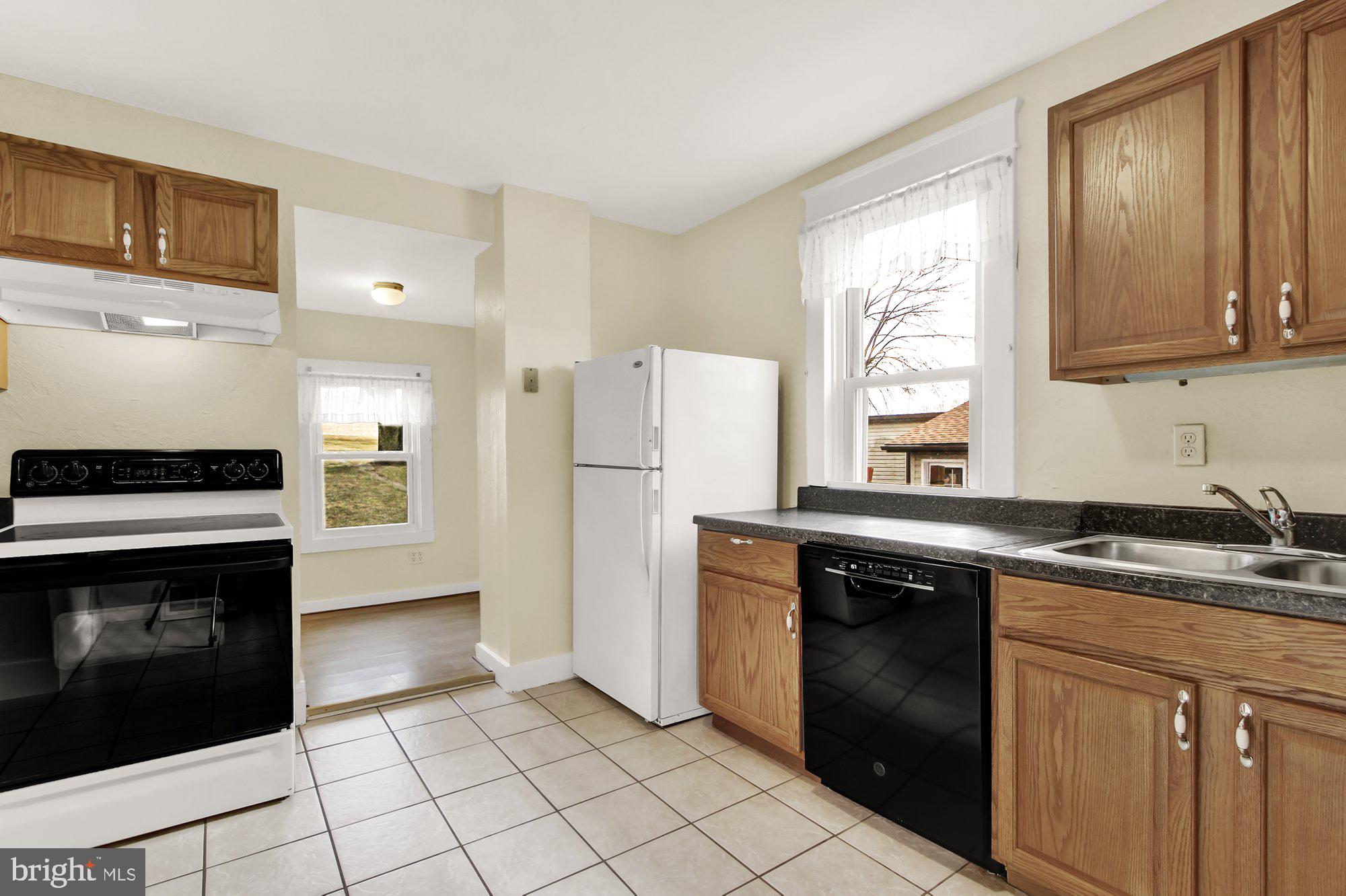 6846 Cannery Court Spring Grove, PA 17362 - Photo 13 of 28 Gallery Image 13