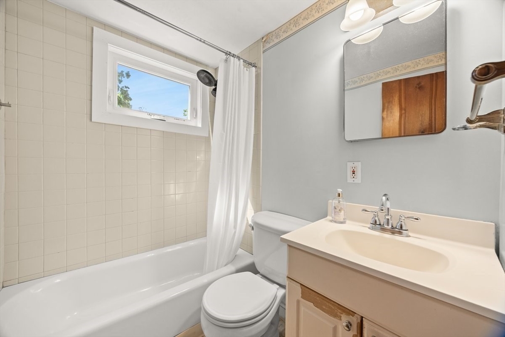 111 Hartford Road Marshfield, MA 02050 - Photo 12 of 24