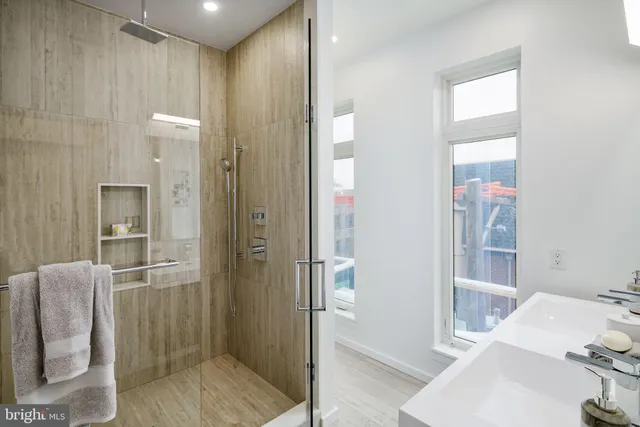 $4,750 | 306 Poplar Street, Philadelphia, PA 19123