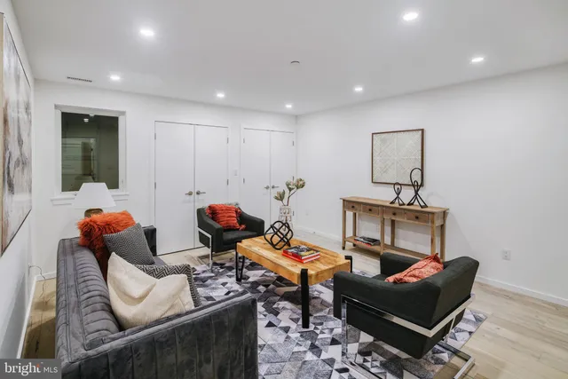 $4,750 | 306 Poplar Street, Philadelphia, PA 19123