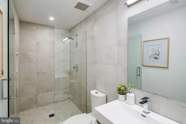 $4,750 | 306 Poplar Street, Philadelphia, PA 19123