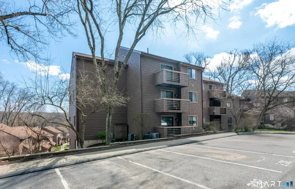 $234,000 | 166 Old Brookfield Road, Unit 21A2, Danbury, CT 06811
