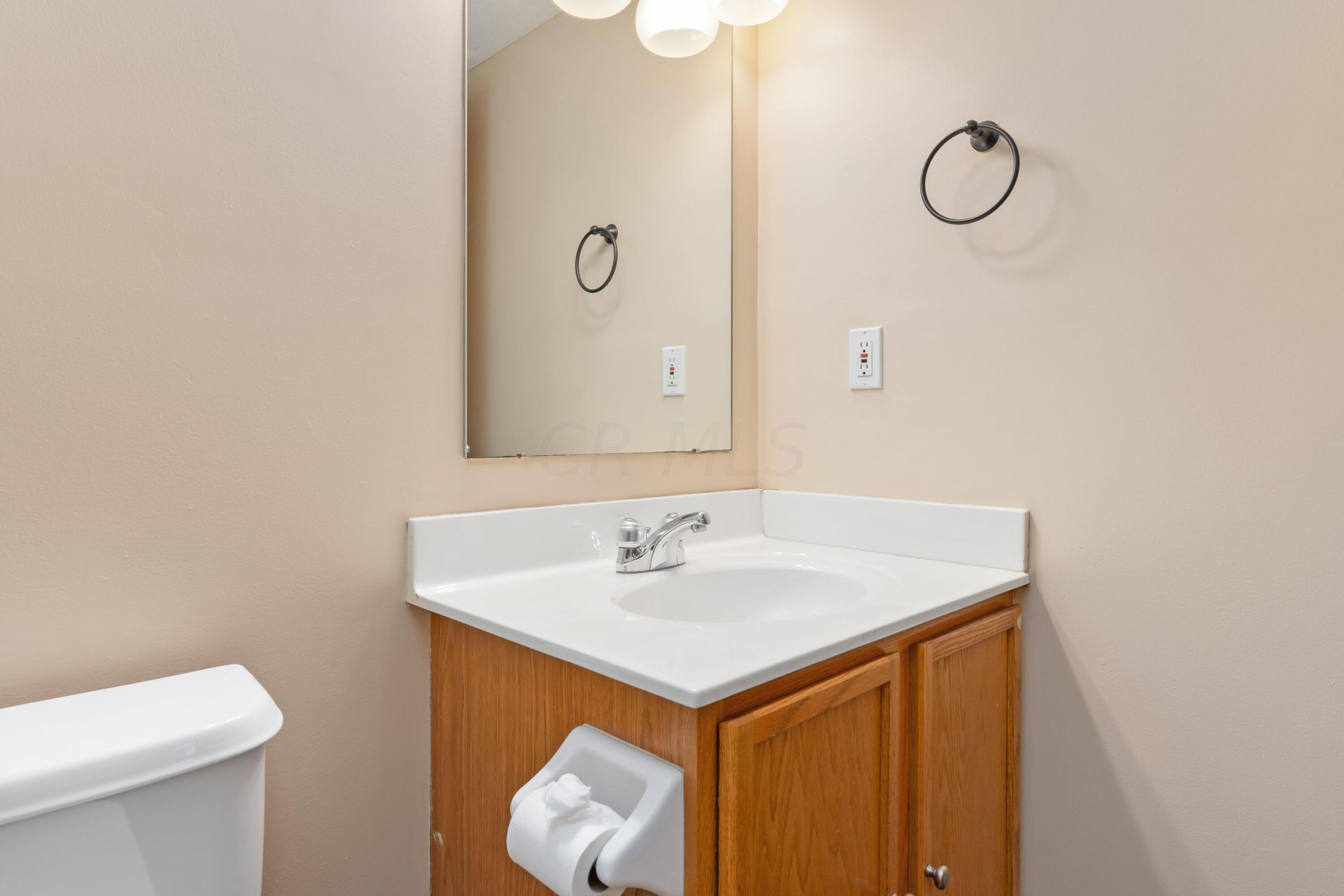 3721 Bill Of Rights Square Columbus, OH 43207 - Photo 13 of 32 Half Bathroom