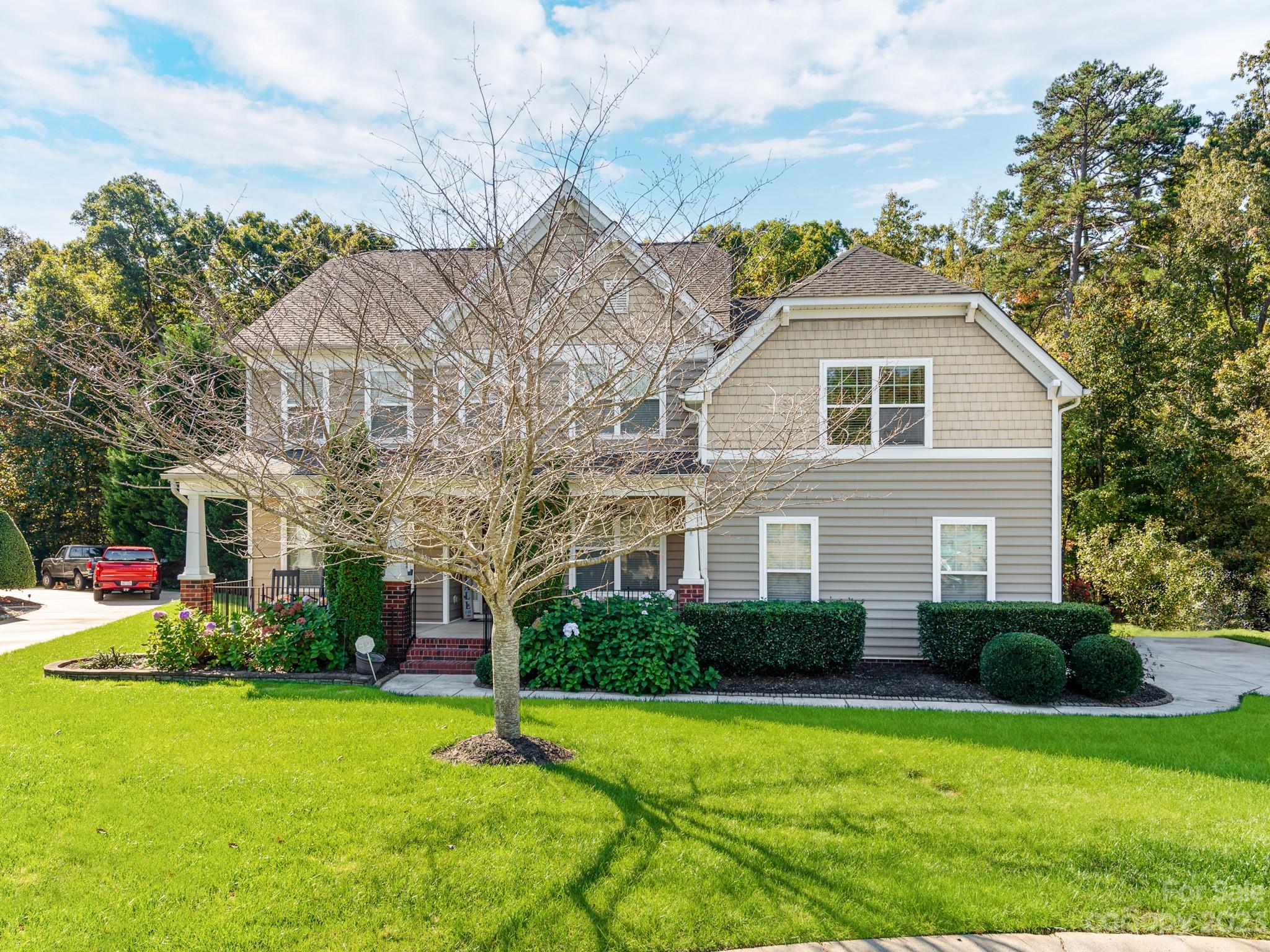 1603 Randwick Way Matthews, NC 28104 - Photo 4 of 48 a front view of house with yard and green space