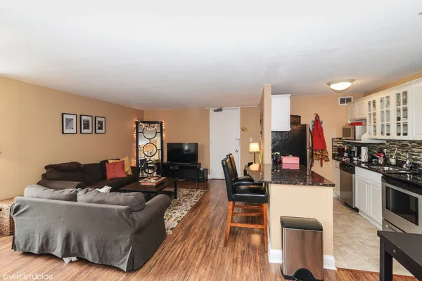 $3,000 | 1339 North Dearborn Street, Unit 14A, Chicago, IL 60610