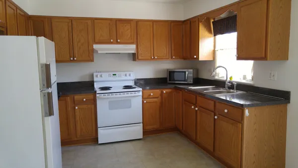 $1,650 | 10351 Canterbury Street, Unit 2E, Westchester, IL 60154