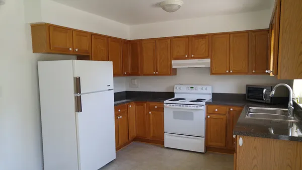 $1,650 | 10351 Canterbury Street, Unit 2E, Westchester, IL 60154