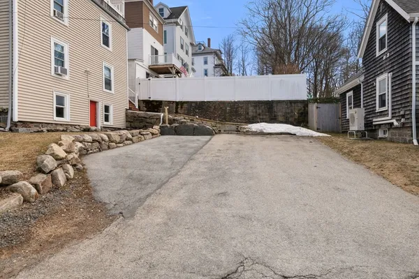 $3,200 | 12 Hampden Street, Unit 12, Gloucester, MA 01930