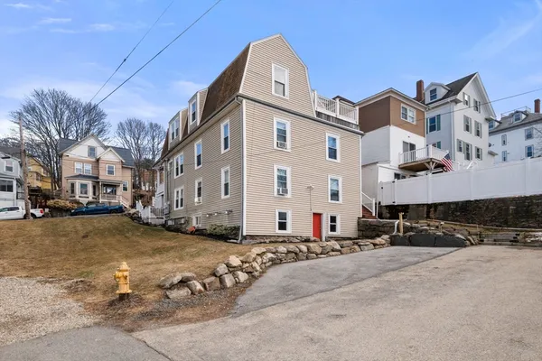 $3,200 | 12 Hampden Street, Unit 12, Gloucester, MA 01930