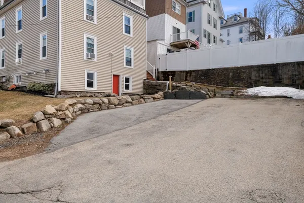 $3,200 | 12 Hampden Street, Unit 12, Gloucester, MA 01930
