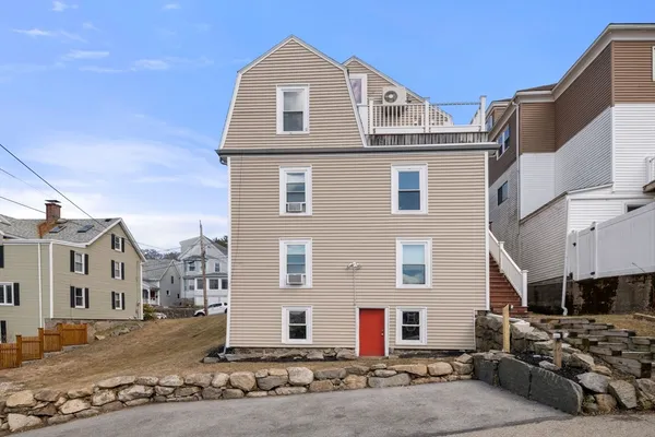 $3,200 | 12 Hampden Street, Unit 12, Gloucester, MA 01930