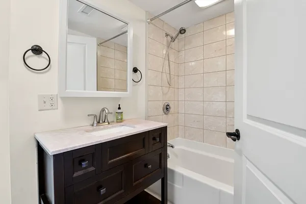$3,200 | 12 Hampden Street, Unit 12, Gloucester, MA 01930