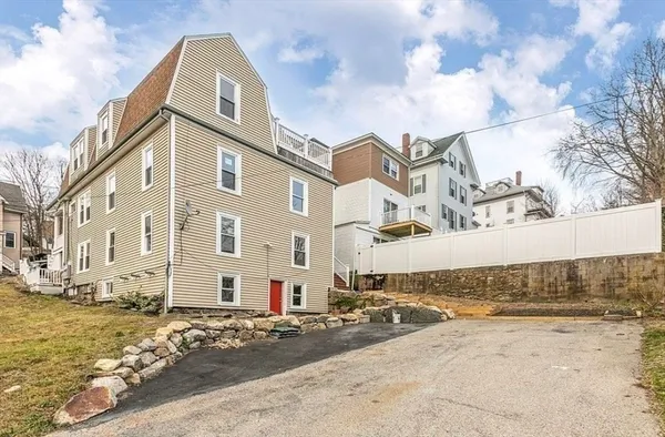 $3,200 | 12 Hampden Street, Unit 12, Gloucester, MA 01930