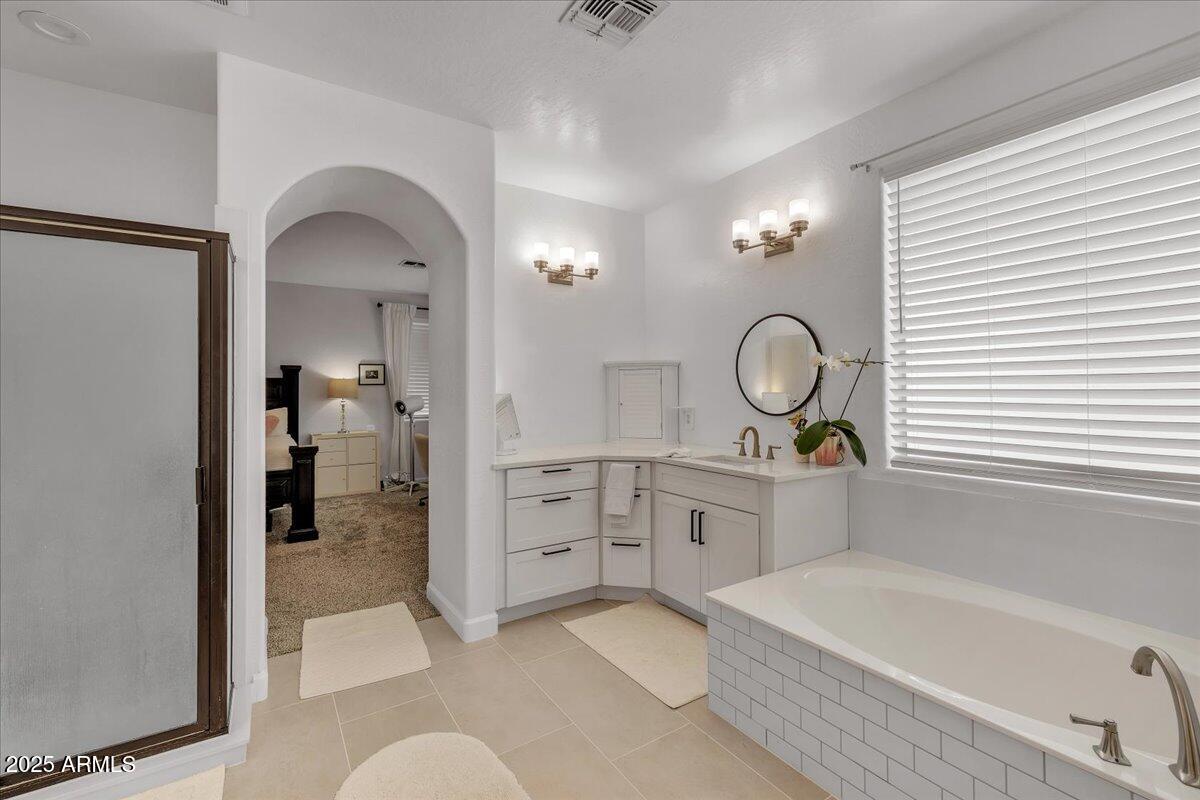 3465 East Rosa Lane Gilbert, AZ 85297 - Photo 27 of 59 Tub and Shower