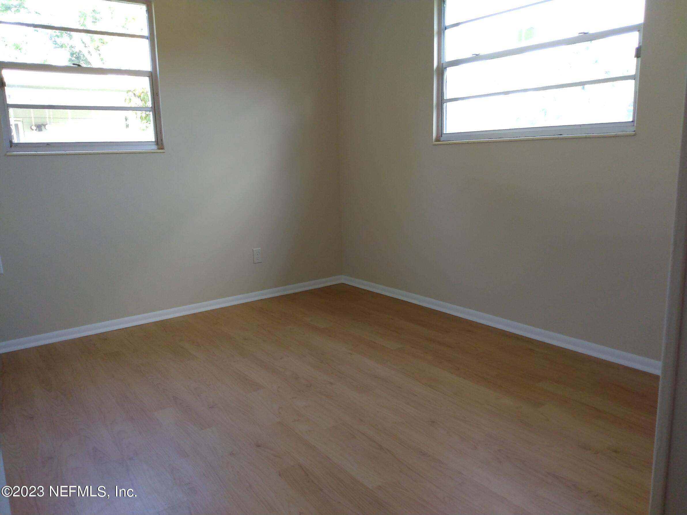 710 Redfin Drive Atlantic Beach, FL 32233 - Photo 14 of 38 an empty room with a window