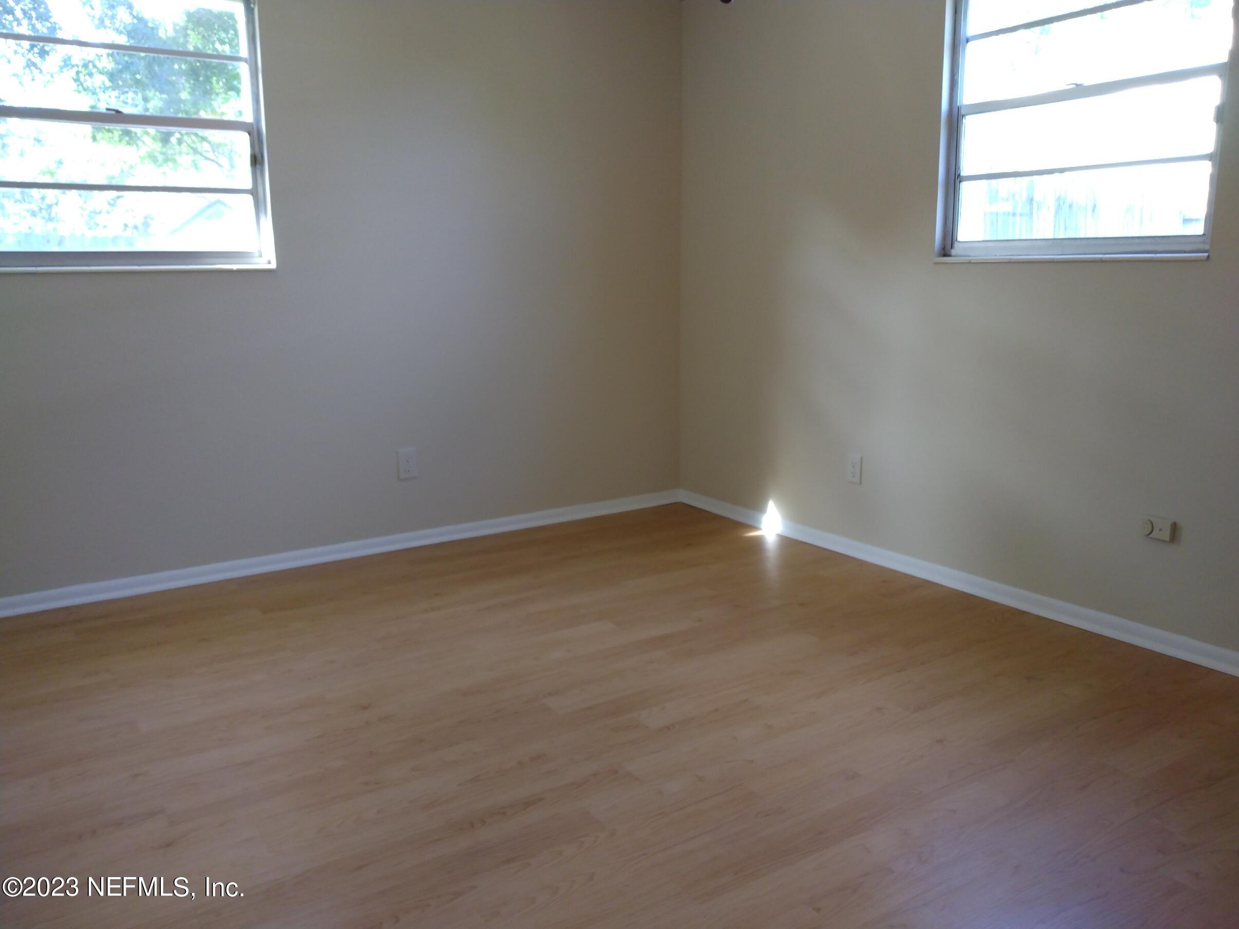 710 Redfin Drive Atlantic Beach, FL 32233 - Photo 20 of 38 an empty room with a window