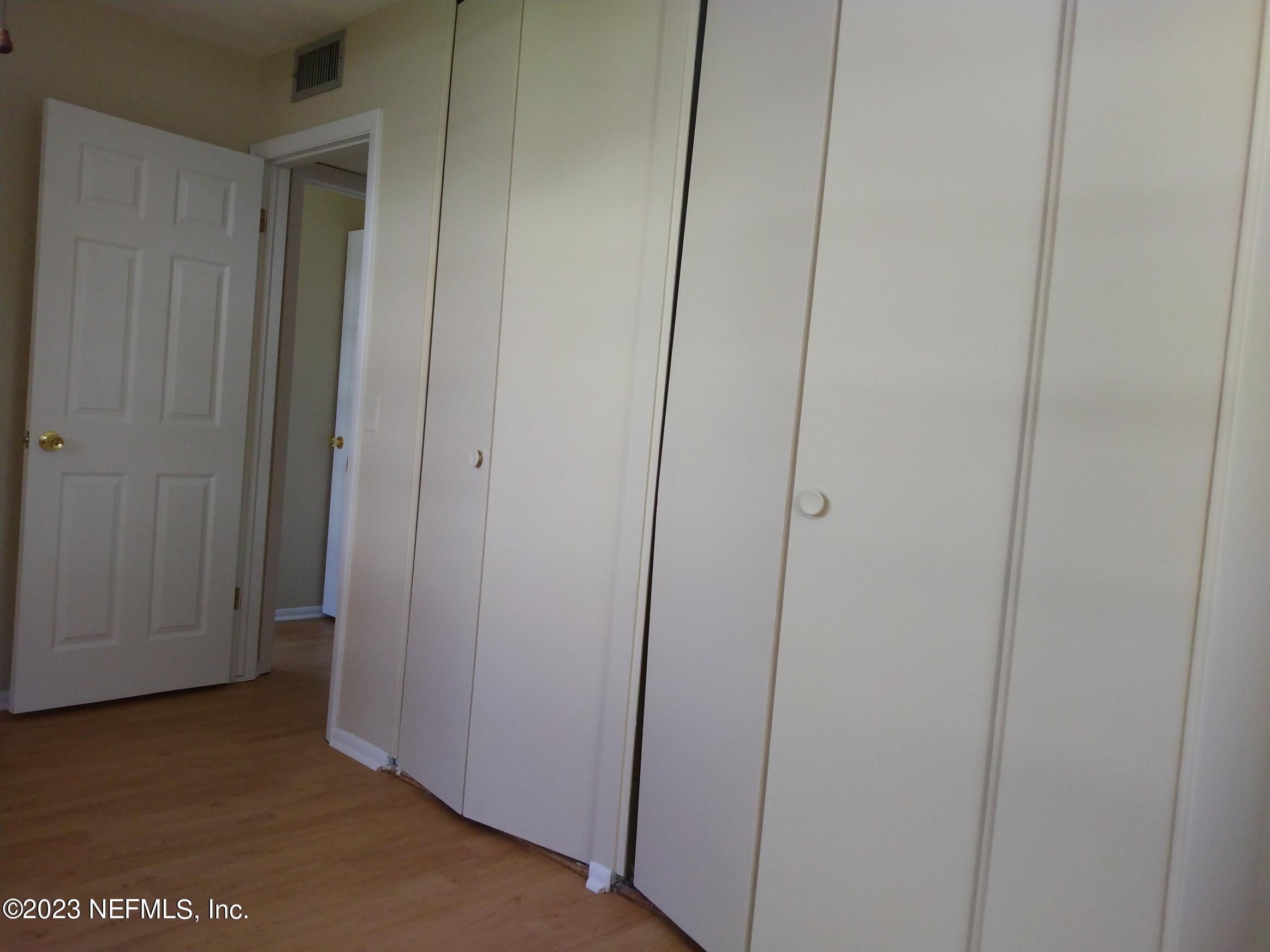 710 Redfin Drive Atlantic Beach, FL 32233 - Photo 22 of 38 a view of a hallway