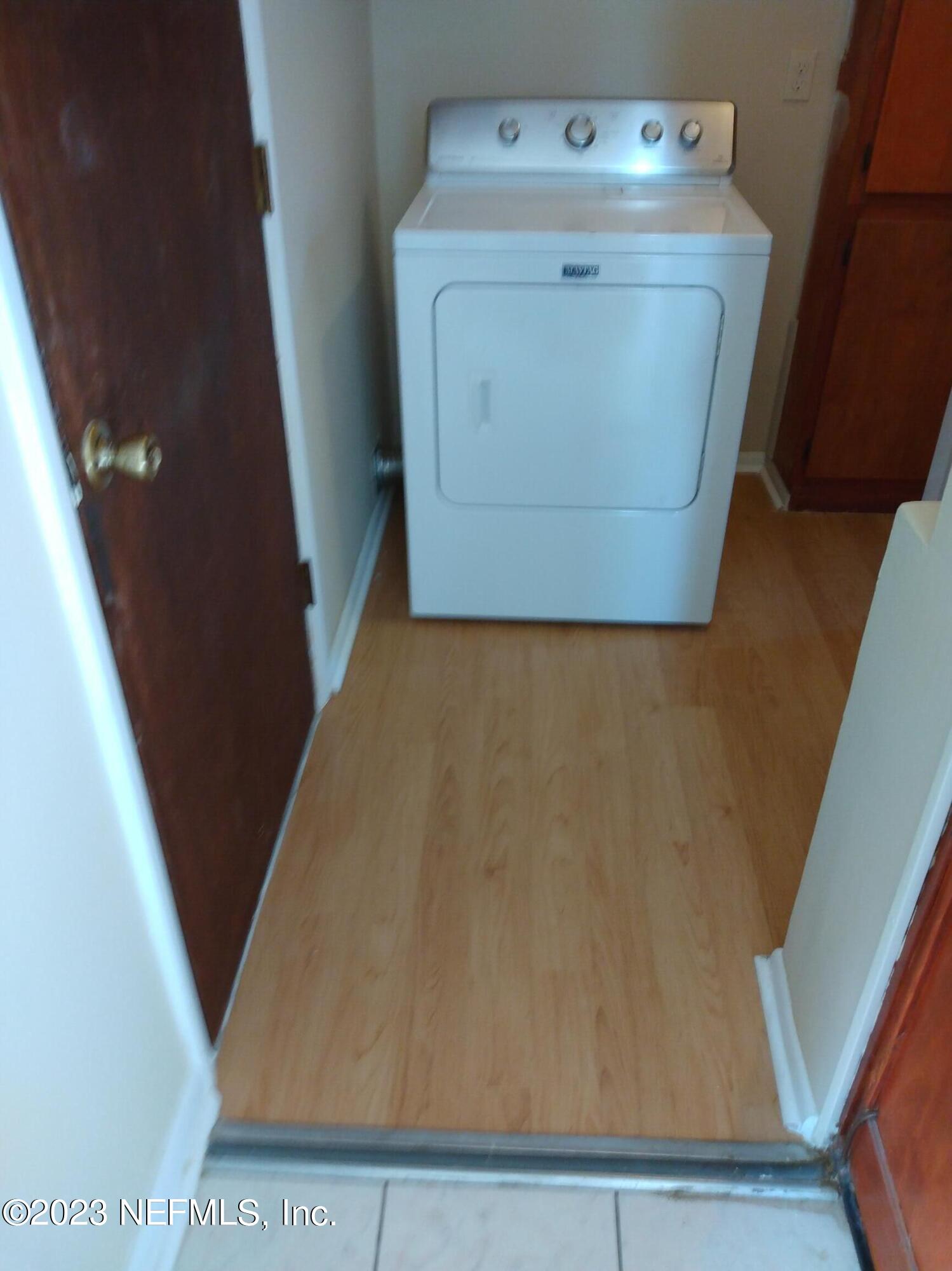 710 Redfin Drive Atlantic Beach, FL 32233 - Photo 27 of 38 a utility room with dryer and washer