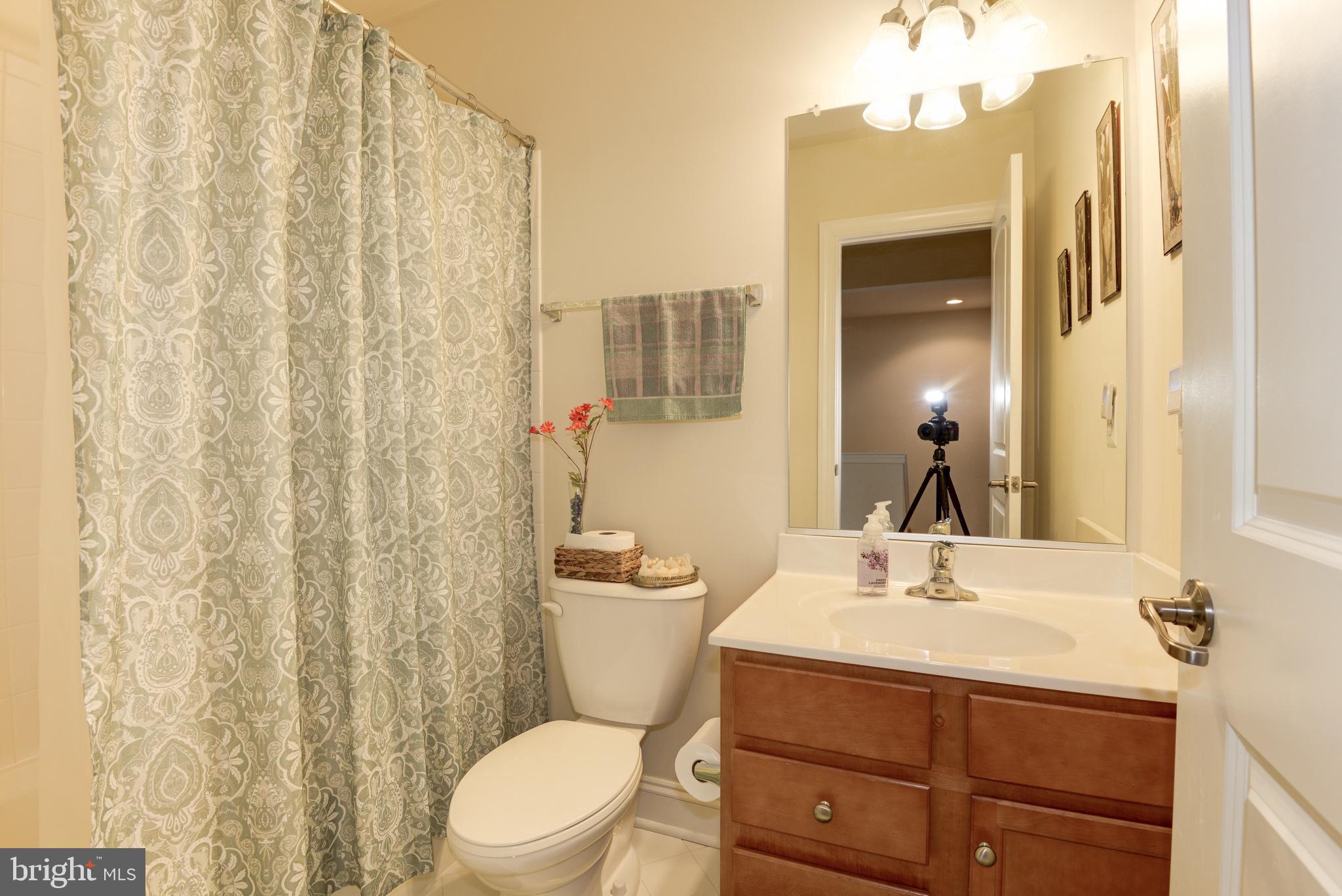43406 Hopestone Terrace Chantilly, VA 20152 - Photo 18 of 29 Guest Bathroom
