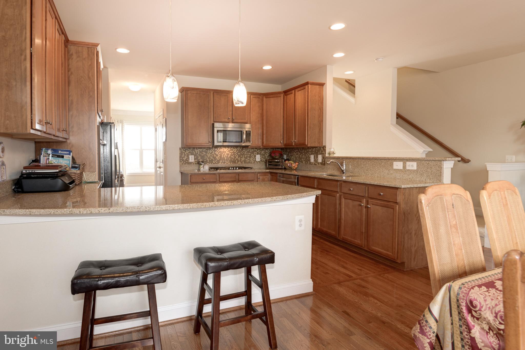 43406 Hopestone Terrace Chantilly, VA 20152 - Photo 4 of 29 Island Seating