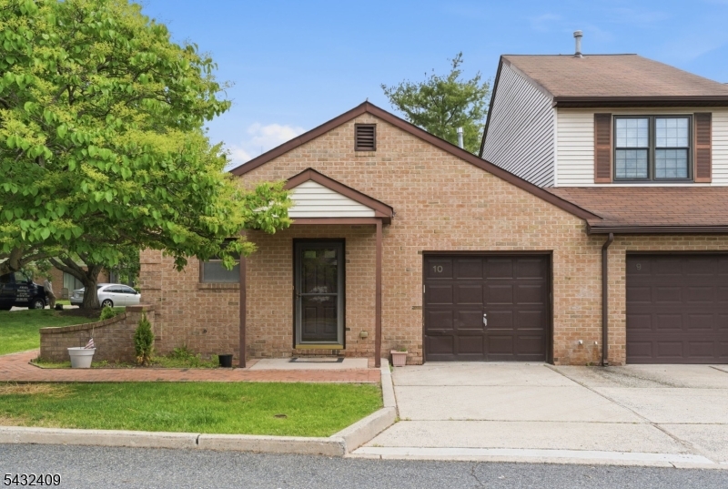 10 Daniel Court Lebanon, NJ 08833 - Photo 2 of 33