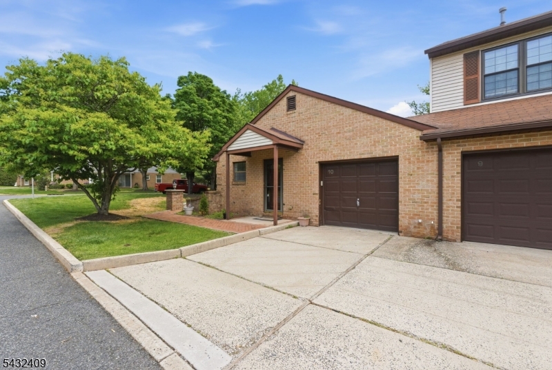 10 Daniel Court Lebanon, NJ 08833 - Photo 3 of 33