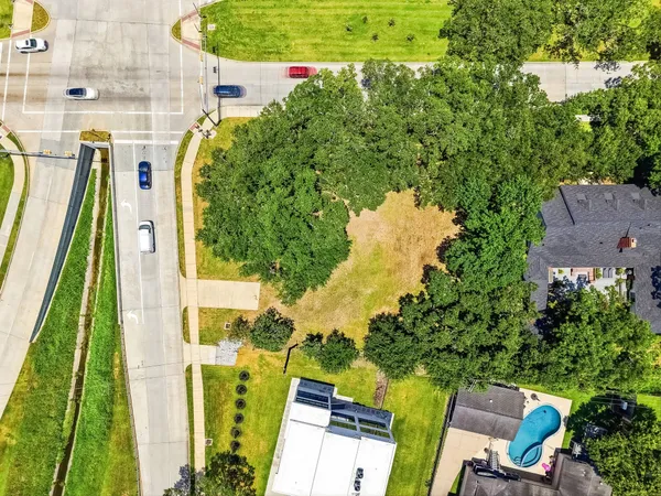$465,000 | 5027 South Braeswood Boulevard, Houston, TX 77096