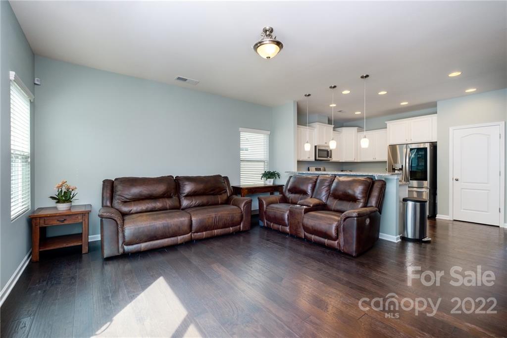 11140 Chapeclane Road Charlotte, NC 28278 - Photo 4 of 28 Gallery Image 4