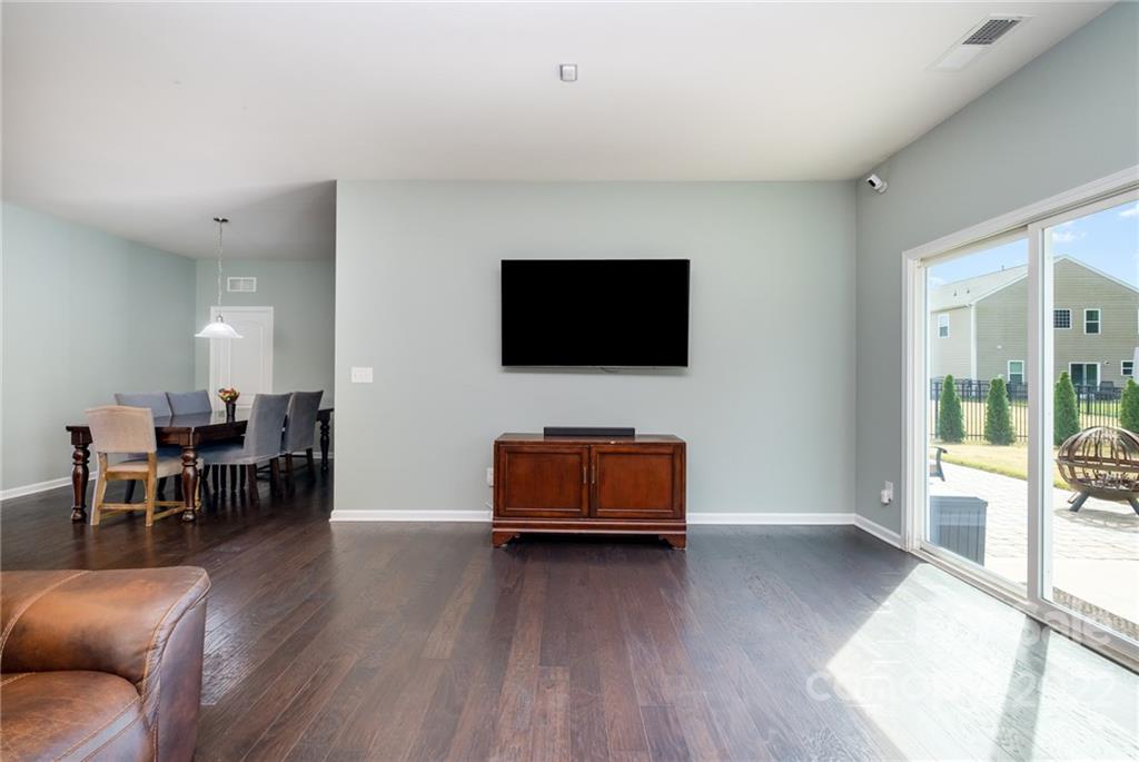 11140 Chapeclane Road Charlotte, NC 28278 - Photo 5 of 28 Gallery Image 5
