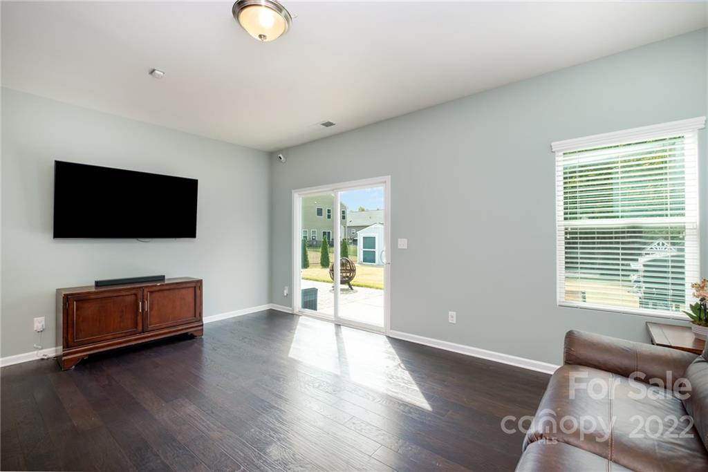 11140 Chapeclane Road Charlotte, NC 28278 - Photo 6 of 28 Gallery Image 6