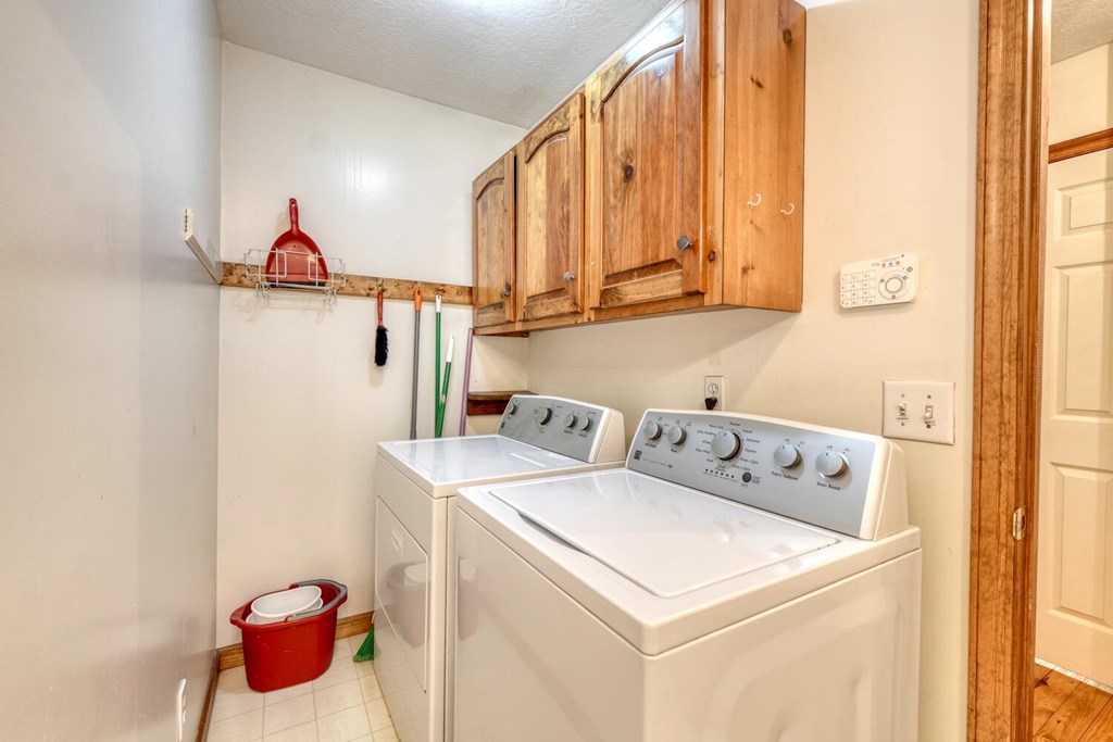 3739 Pat Colwell Road Blairsville, GA 30512 - Photo 23 of 55 a utility room with dryer and washer