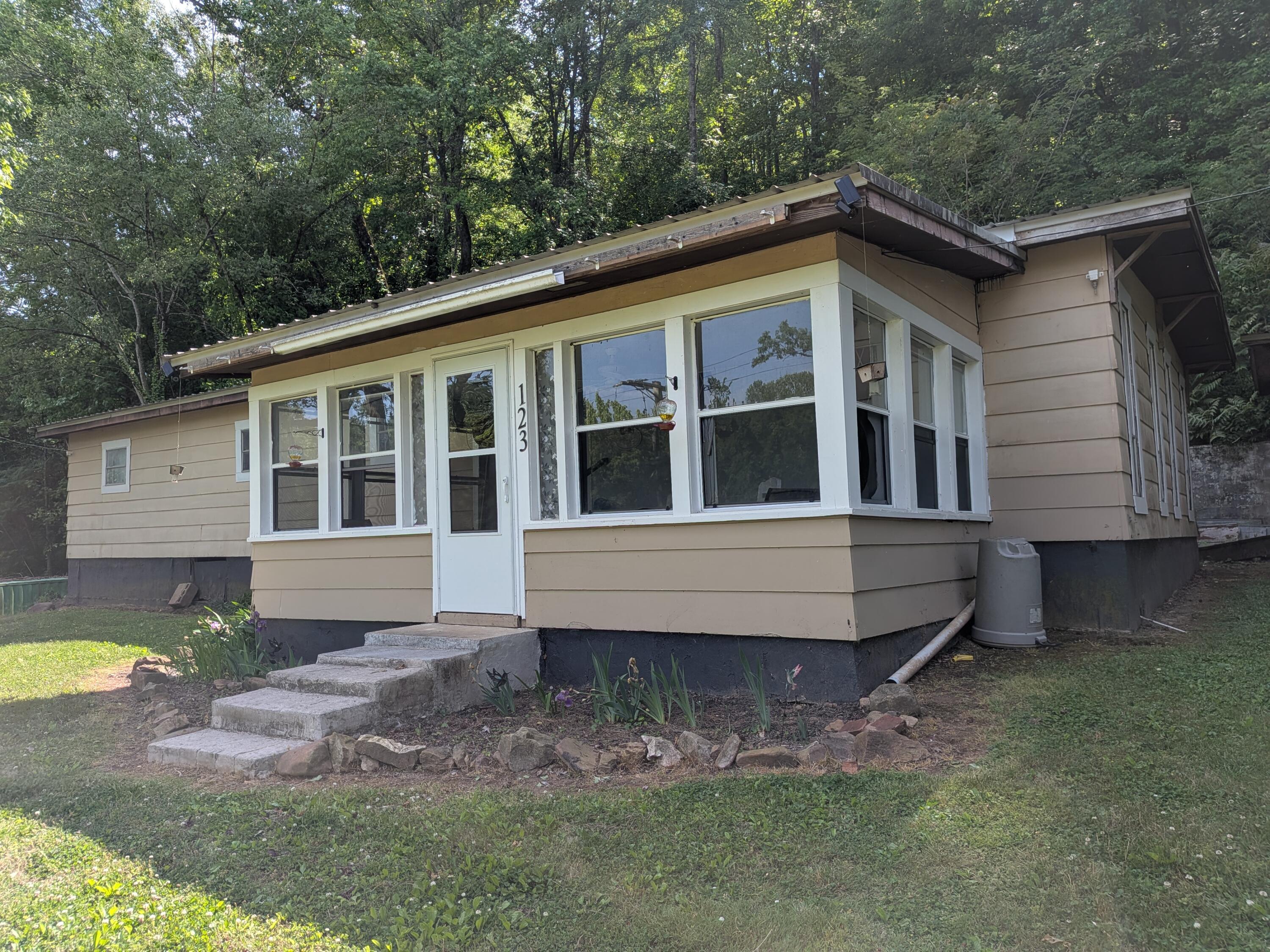 PXL_20260427_195604206