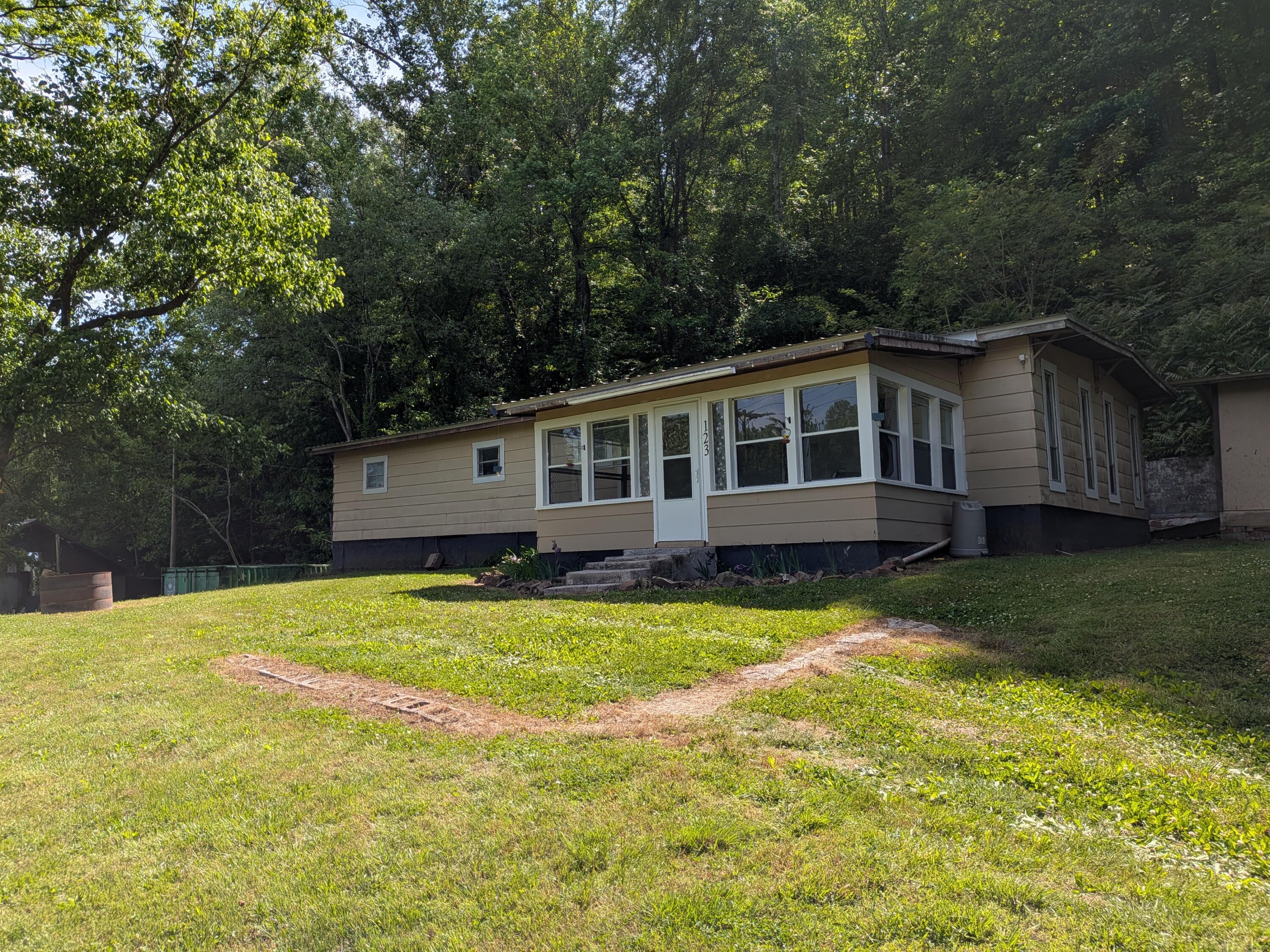 123 Hard Rector Lane Spring City, TN 37381 - Photo 27 of 39 PXL_20260427_195546064