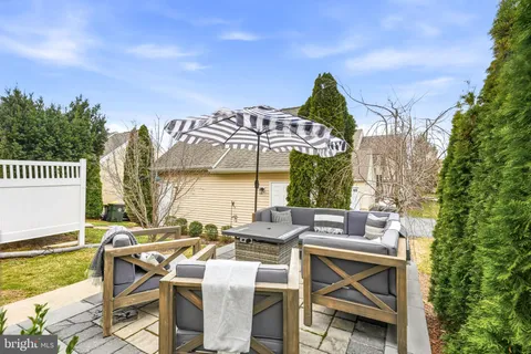 a view of dinning table and chairs in the patio