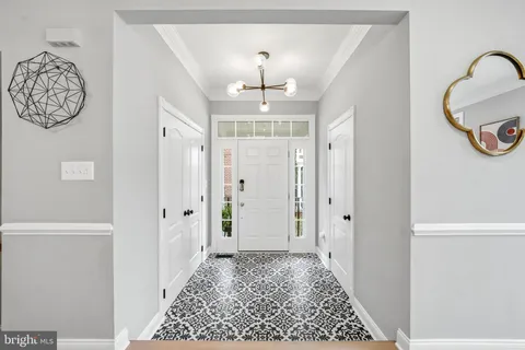 a view of entryway with a rug