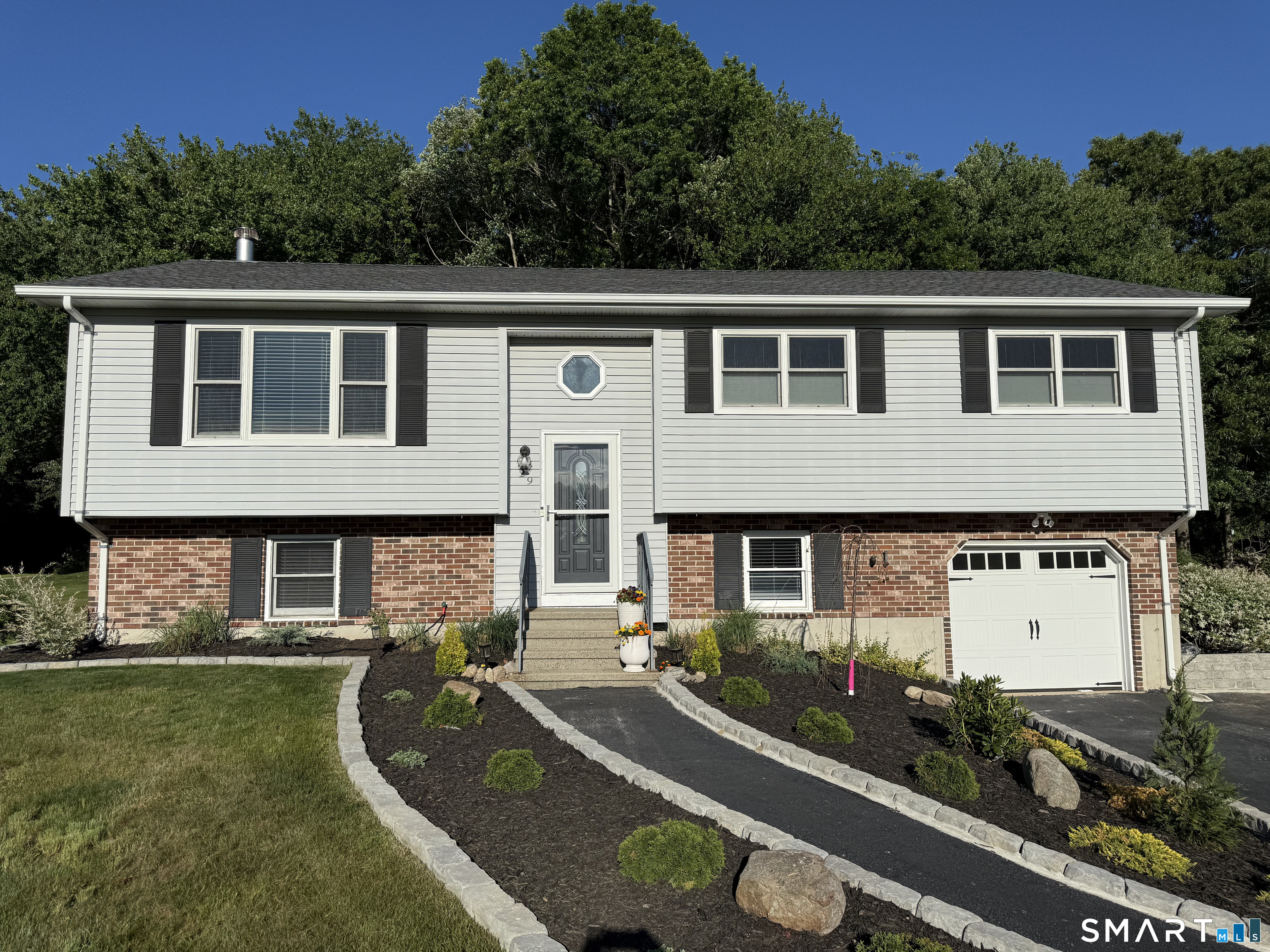 29 Deer Ridge Road Stonington, CT 06378 - Photo 2 of 40