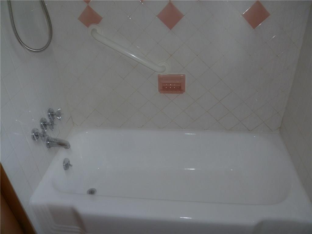 20 Swallow Hill Road Carnegie, PA 15106 - Photo 15 of 25 Full bath in the hall. Tub was recently painted for a neutral dcor.
