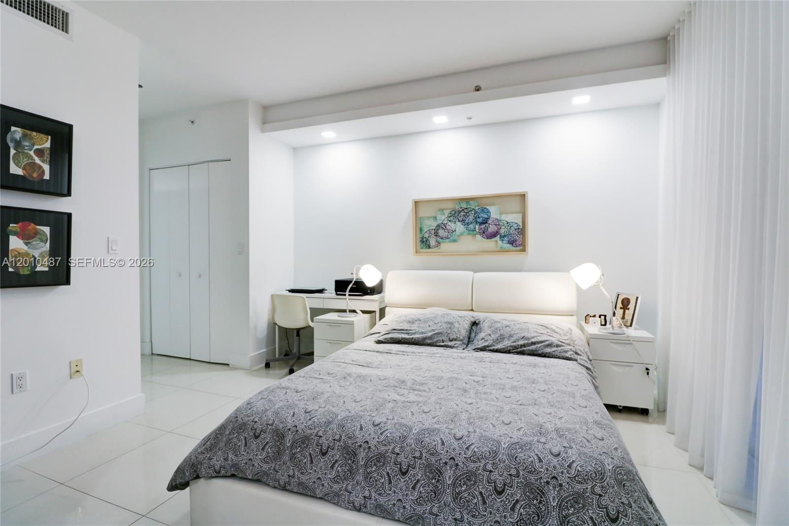 92 Southwest 3rd Street, Unit 2808 Miami, FL 33130 - Photo 5 of 10