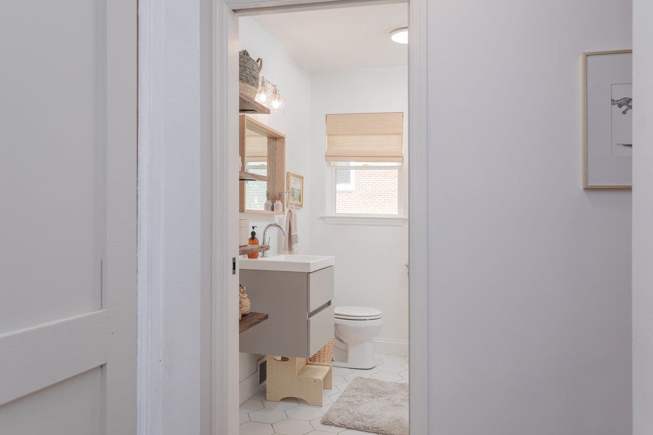 853 Old Furnace Road Harrisonburg, VA 22802 - Photo 8 of 63 Bathroom