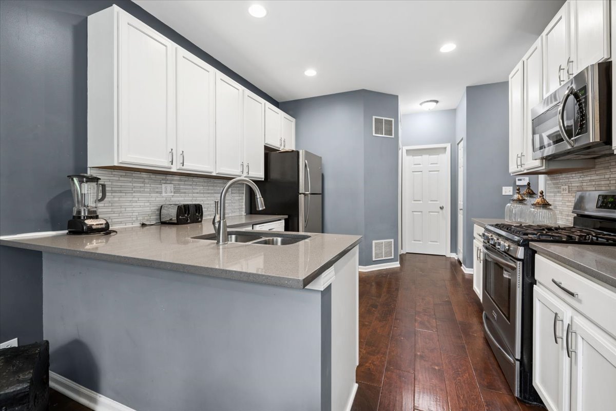304 Grand Ridge Road, Unit 304 St. Charles, IL 60175 - Photo 8 of 20